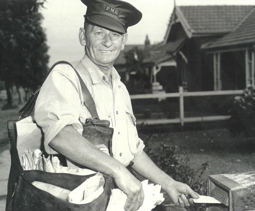 photo-mailman-delivering-mail