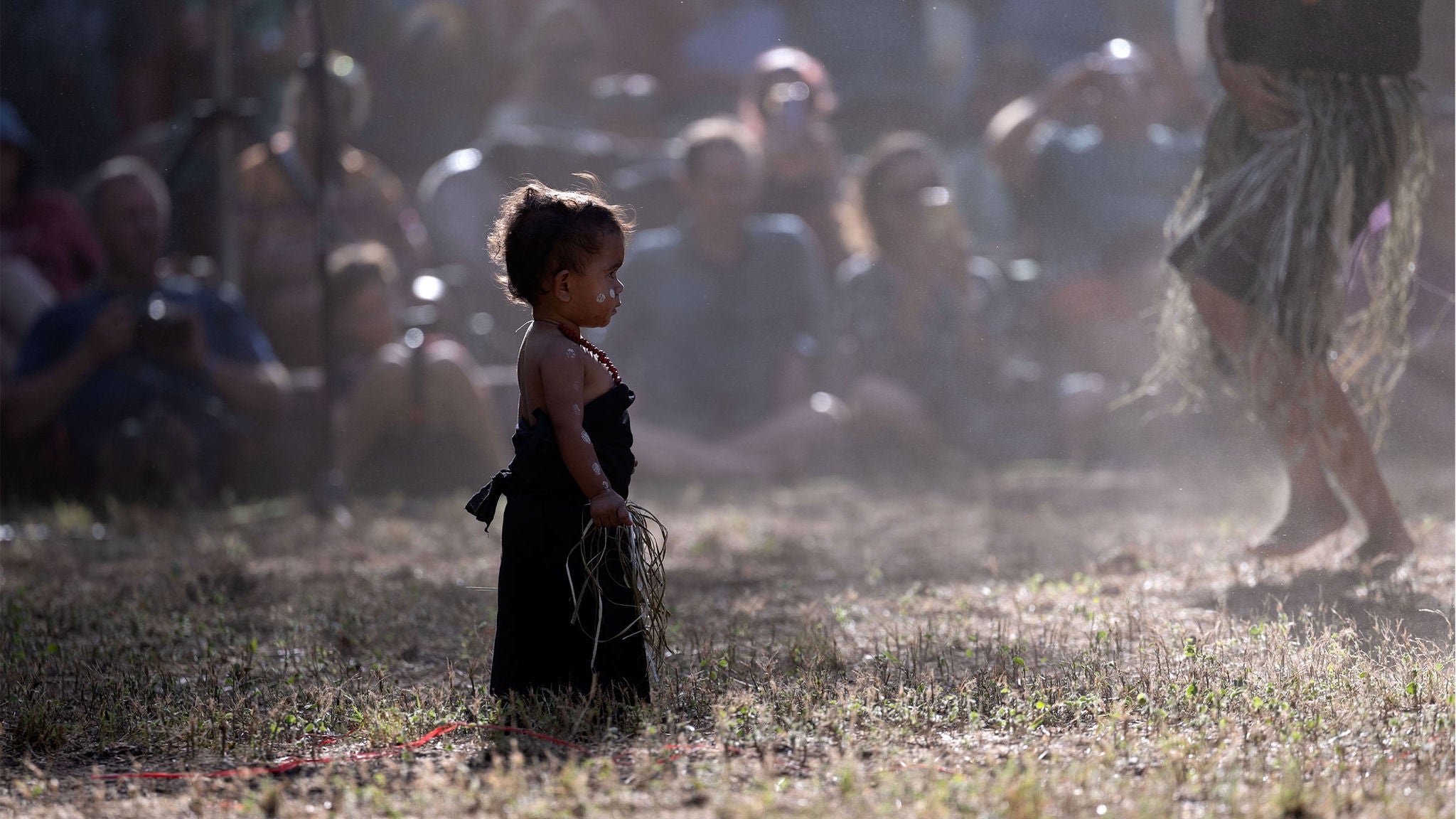 photo-young-indigenous-girl-crowd
