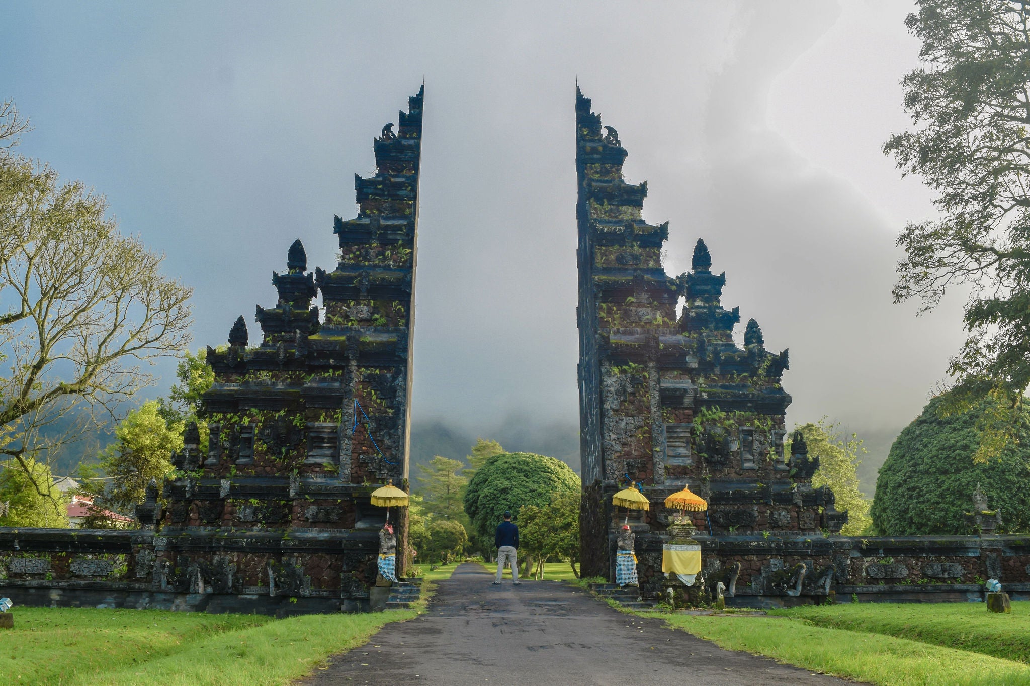 photo-indonesian-gate-scenery