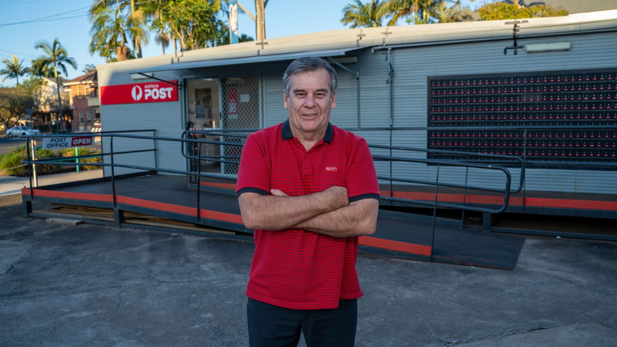 glyn-harding-in-front-of-australia-post-pop-up-shop-in-lismore