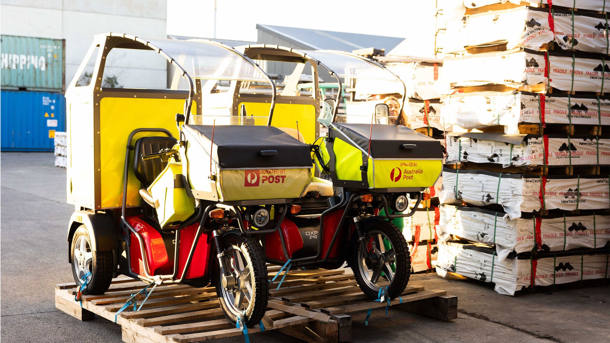 photo-australia-post-electric-delivery-vehicles-donated-warehouse-pacific-islands