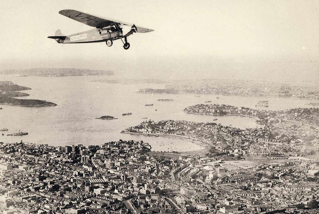 Early mail flight over Sydney circa 1930