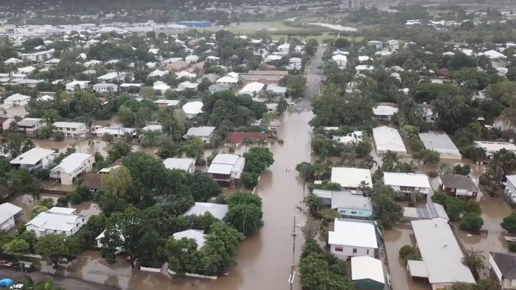 photo-town-houses-flood-water-aerial